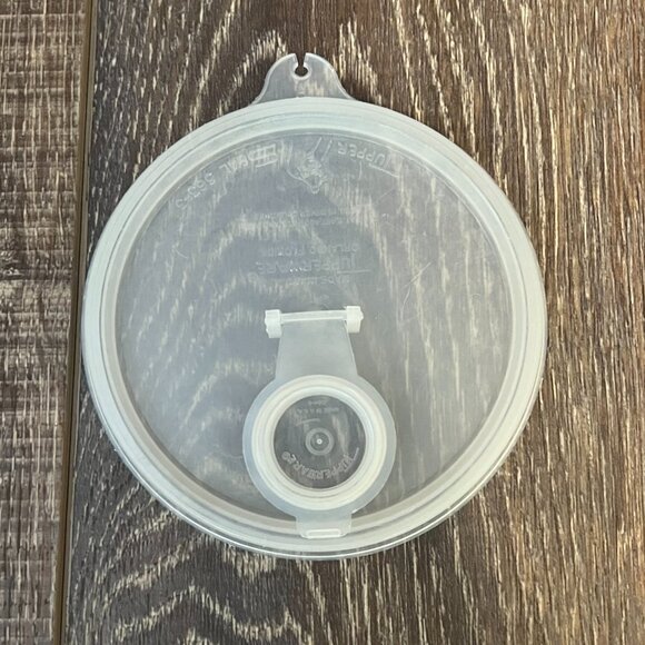 Tupperware Juice Container with Lid - Picture 8 of 12